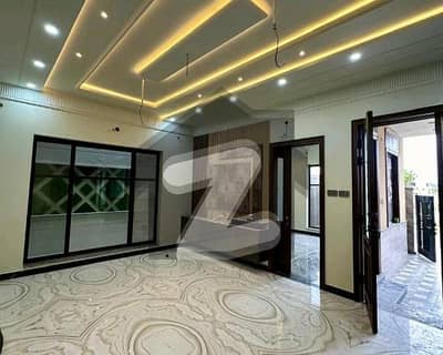 ڈیوائن انکلیو کینال روڈ,فیصل آباد میں 4 کمروں کا 7 مرلہ مکان 1.75 لاکھ میں کرایہ پر دستیاب ہے۔