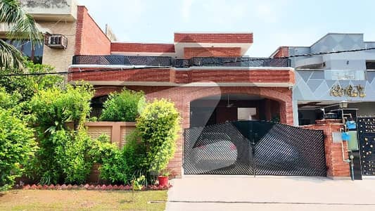 Prime Location 10 Marla Spacious House Is Available In DHA Phase 1 - Block P For Sale