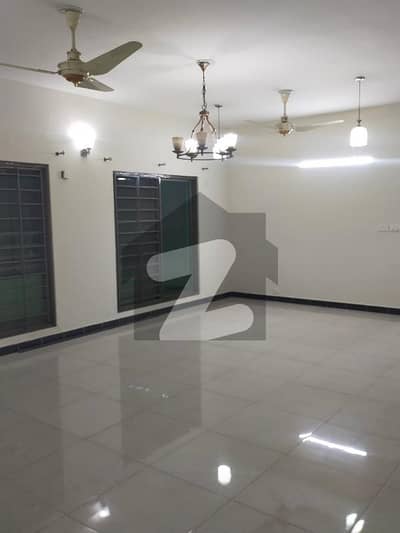 عسکری 11 ۔ سیکٹر بی عسکری 11,عسکری,لاہور میں 3 کمروں کا 10 مرلہ فلیٹ 2.75 کروڑ میں برائے فروخت۔