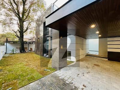 Fully Renovated 5 bedrooms Triple-Storey House For Rent In F-7