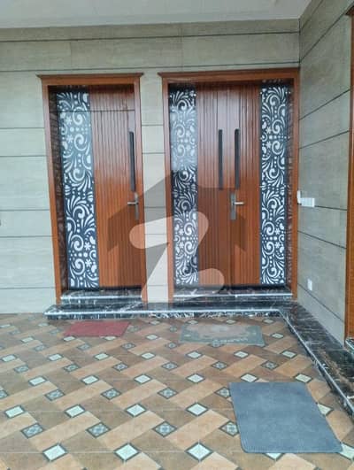 ڈی ۔ 12 اسلام آباد میں 6 کمروں کا 14 مرلہ مکان 14.5 کروڑ میں برائے فروخت۔