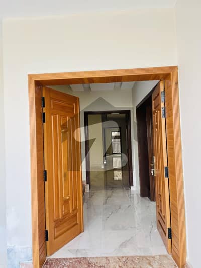 عسکری 10 - سیکٹر ایس عسکری 10,عسکری,لاہور میں 5 کمروں کا 15 مرلہ مکان 2.8 لاکھ میں کرایہ پر دستیاب ہے۔