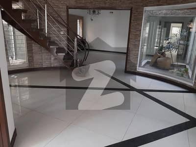 ڈی ایچ اے فیز 4 ڈیفنس (ڈی ایچ اے),لاہور میں 5 کمروں کا 1 کنال مکان 3.15 لاکھ میں کرایہ پر دستیاب ہے۔