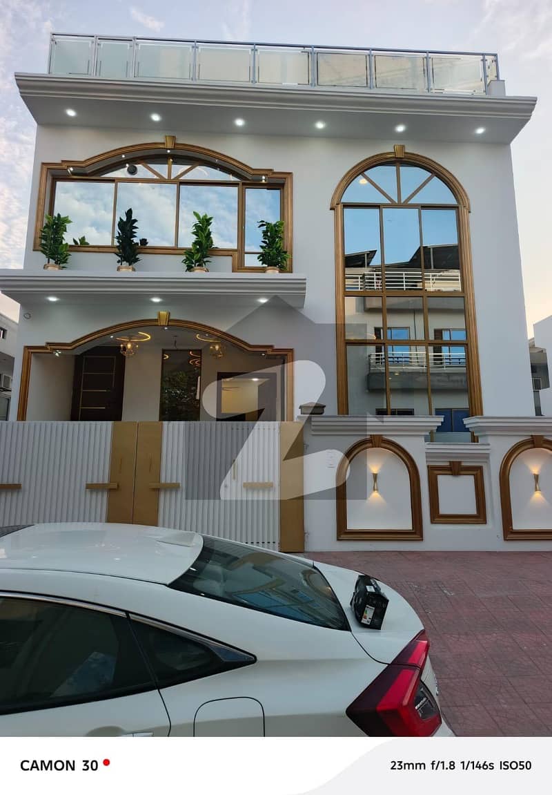 CORNER HOUSE 30x60 FOR SALE CORNER HOUSE 30x60 FOR SALE