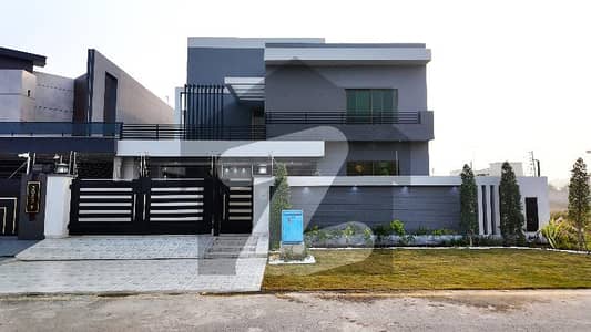 Spacious House Is Available For sale In Ideal Location Of DHA Phase 7 - Block Y