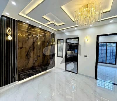 بحریہ ٹاؤن سیکٹر سی بحریہ ٹاؤن,لاہور میں 5 کمروں کا 10 مرلہ مکان 5.0 کروڑ میں برائے فروخت۔