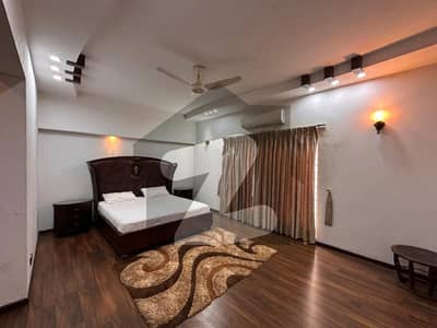 ڈی ایچ اے فیز 4 - بلاک ڈیڈی فیز 4,ڈیفنس (ڈی ایچ اے),لاہور میں 5 کمروں کا 1 کنال مکان 5.2 لاکھ میں کرایہ پر دستیاب ہے۔