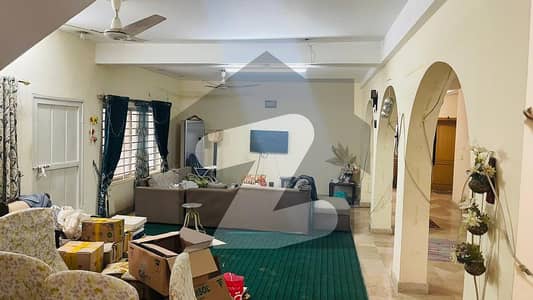 1 Kanal Basement Available For Rent