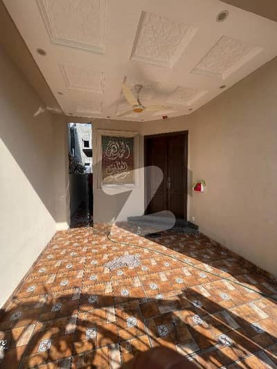 ڈی ایچ اے 9 ٹاؤن ۔ بلاک اے ڈی ایچ اے 9 ٹاؤن,ڈیفنس (ڈی ایچ اے),لاہور میں 3 کمروں کا 5 مرلہ مکان 1.1 لاکھ میں کرایہ پر دستیاب ہے۔