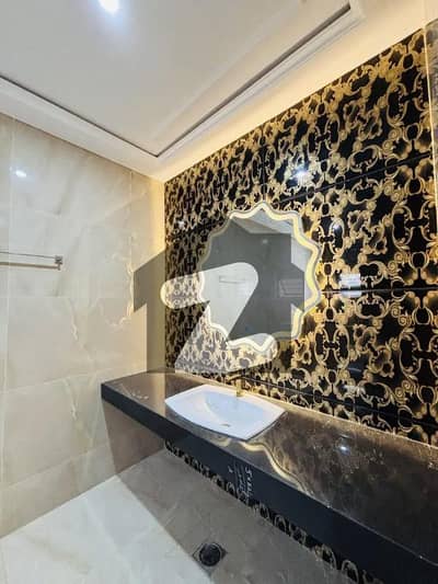 ڈی ایچ اے فیز 1 ۔ سیکٹر ایچ ڈی ایچ اے فیز 1,ڈی ایچ اے ڈیفینس,ملتان میں 5 کمروں کا 1 کنال مکان 4.8 کروڑ میں برائے فروخت۔