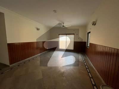 یو ای ٹی ہاؤسنگ سوسائٹی لاہور میں 3 کمروں کا 1 کنال زیریں پورشن 85.0 ہزار میں کرایہ پر دستیاب ہے۔