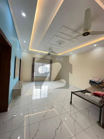 01 KANAL TILE FLOOR UPPER PORTIONS FOR RENT IN JOHAR TOWN LAHORE