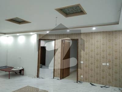 ایل ڈی اے ایوینیو لاہور میں 5 کمروں کا 10 مرلہ مکان 3.6 کروڑ میں برائے فروخت۔