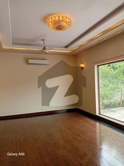 ڈی ایچ اے فیز 3 - بلاک ڈبلیو فیز 3,ڈیفنس (ڈی ایچ اے),لاہور میں 5 کمروں کا 1 کنال مکان 2.5 لاکھ میں کرایہ پر دستیاب ہے۔