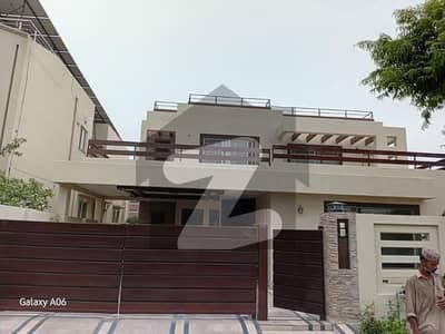 ڈی ایچ اے فیز 3 - بلاک ڈبلیو فیز 3,ڈیفنس (ڈی ایچ اے),لاہور میں 5 کمروں کا 1 کنال مکان 2.2 لاکھ میں کرایہ پر دستیاب ہے۔