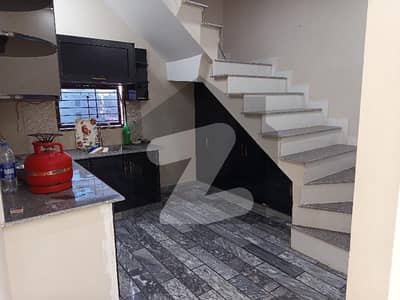 سوئی گیس روڈ گوجرانوالہ میں 3 کمروں کا 2 مرلہ مکان 85.0 لاکھ میں برائے فروخت۔