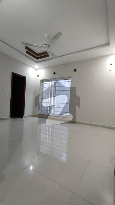 پی ایچ اے ایف آفیسرز ریزڈینسیا کوری روڈ,اسلام آباد میں 3 کمروں کا 14 مرلہ بالائی پورشن 90.0 ہزار میں کرایہ پر دستیاب ہے۔