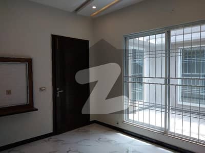 10 Marla House Situated In Punjab Coop Housing Society For sale