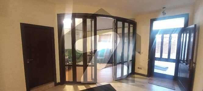 ایف ۔ 6/4 ایف ۔ 6,اسلام آباد میں 3 کمروں کا 1 کنال بالائی پورشن 3.5 لاکھ میں کرایہ پر دستیاب ہے۔