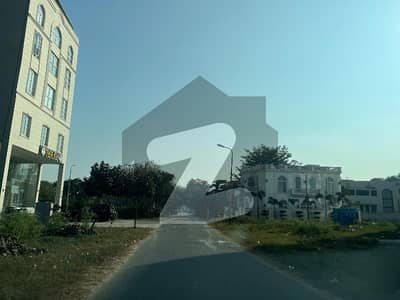 ڈی ایچ اے فیز 8 سابقہ ایئر ایوینیو ڈی ایچ اے فیز 8,ڈی ایچ اے ڈیفینس,لاہور میں 4 مرلہ کمرشل پلاٹ 2.3 کروڑ میں برائے فروخت۔