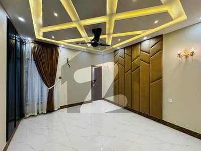 ڈی سی کالونی ۔ انڈس بلاک ڈی سی کالونی,گوجرانوالہ میں 5 کمروں کا 10 مرلہ مکان 85.0 ہزار میں کرایہ پر دستیاب ہے۔