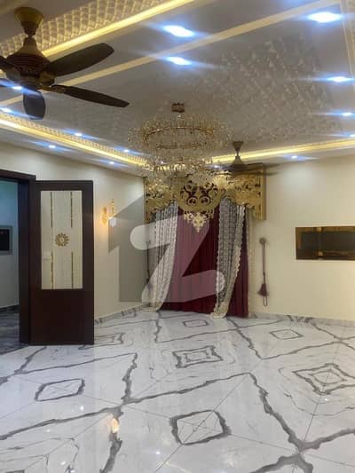 ڈی سی کالونی - رچنا بلاک ڈی سی کالونی,گوجرانوالہ میں 6 کمروں کا 1 کنال مکان 1.85 لاکھ میں کرایہ پر دستیاب ہے۔