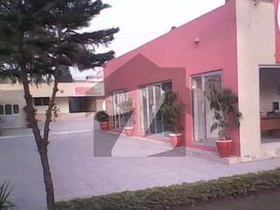 سیٹیلائیٹ ٹاؤن - بلاک اے سیٹیلائیٹ ٹاؤن,راولپنڈی میں 4 کنال عمارت 70.0 کروڑ میں برائے فروخت۔