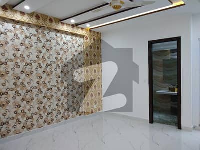 پنجاب کوآپریٹو ہاؤسنگ سوسائٹی لاہور میں 4 کمروں کا 10 مرلہ مکان 5.5 کروڑ میں برائے فروخت۔