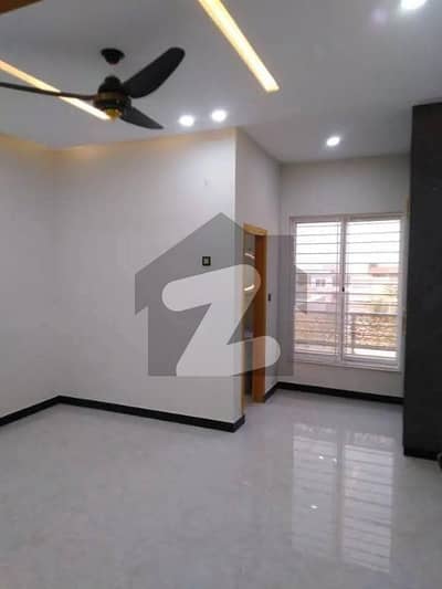 آئی ۔ 8/2 آئی ۔ 8,اسلام آباد میں 3 کمروں کا 14 مرلہ بالائی پورشن 1.3 لاکھ میں کرایہ پر دستیاب ہے۔