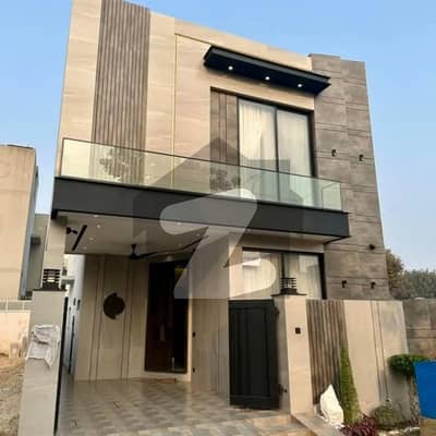 ڈی ایچ اے 9 ٹاؤن ڈیفنس (ڈی ایچ اے),لاہور میں 3 کمروں کا 5 مرلہ مکان 2.0 کروڑ میں برائے فروخت۔