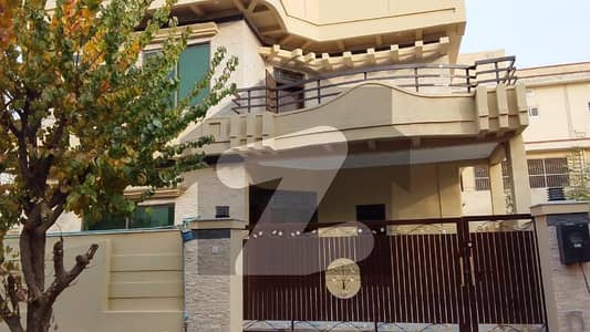 10 Marla House With 4 Bed And Attached Washrooms Available For Rent