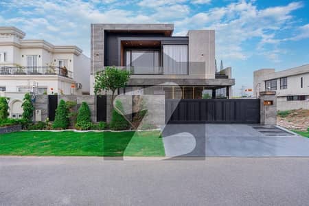 1 KANAL ULTRA MODERN SLIGHTLY USED BUNGALOW FOR SALE IN DHA PHASE 6 LOW PRICE NEAR TO DOLEMON MALL.
