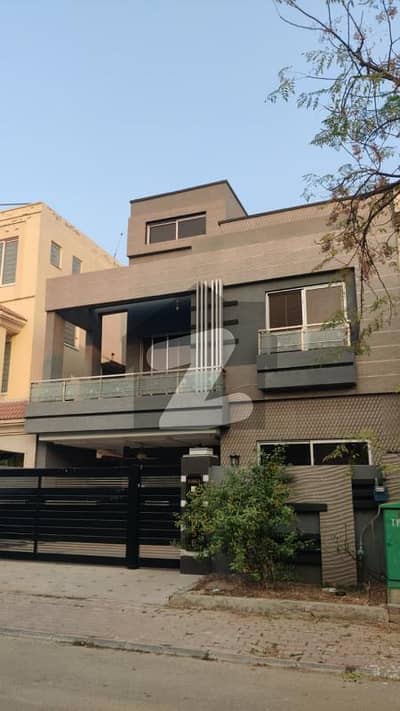 بحریہ ٹاؤن اوورسیز A بحریہ ٹاؤن اوورسیز انکلیو,بحریہ ٹاؤن,لاہور میں 5 کمروں کا 11 مرلہ مکان 3.5 کروڑ میں برائے فروخت۔