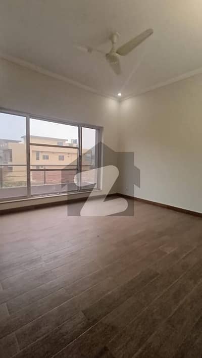 ویلینشیاء ہاؤسنگ سوسائٹی لاہور میں 5 کمروں کا 10 مرلہ مکان 4.0 کروڑ میں برائے فروخت۔