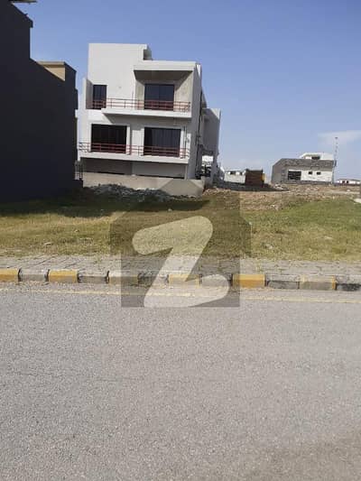 بحریہ ٹاؤن فیز 8 بحریہ ٹاؤن راولپنڈی,راولپنڈی میں 10 مرلہ رہائشی پلاٹ 75.0 لاکھ میں برائے فروخت۔