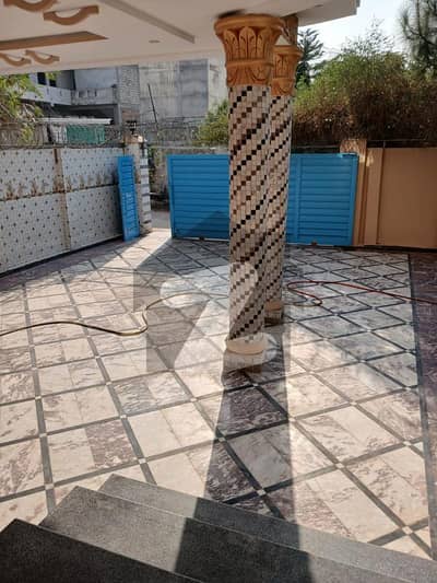 بنی گالہ اسلام آباد میں 7 کمروں کا 1 کنال مکان 5.5 کروڑ میں برائے فروخت۔