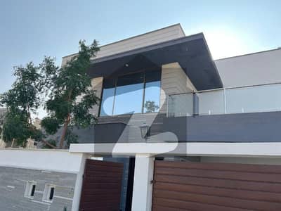 500sq yd Luxury Villa FOR SALE. 2km from Entrance of BTK. 5 Bed DDL 2 Kitchens