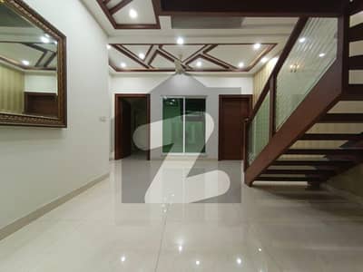 ڈی ۔ 12 اسلام آباد میں 3 کمروں کا 14 مرلہ بالائی پورشن 1.6 لاکھ میں کرایہ پر دستیاب ہے۔