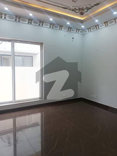 10-Marla Contemporary Masterpiece Bungalow for Sale in DHA Lahore Phase 6 4 Master Beds, 2 Company Kitchens, Immaculate Condition, Prime Location, Heart-Touching Surroundings Only 600 Lac (Negotiable)