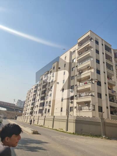 سوِل لائنز کراچی میں 3 کمروں کا 8 مرلہ فلیٹ 1.5 لاکھ میں کرایہ پر دستیاب ہے۔