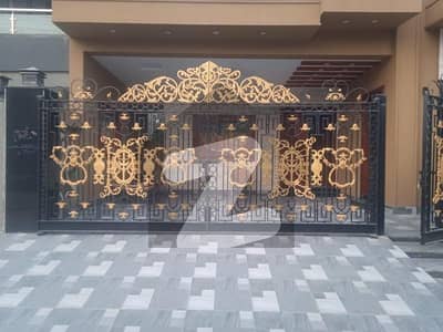 او پی ایف ہاؤسنگ سکیم - بلاک اے او پی ایف ہاؤسنگ سکیم,لاہور میں 6 کمروں کا 10 مرلہ مکان 4.75 کروڑ میں برائے فروخت۔