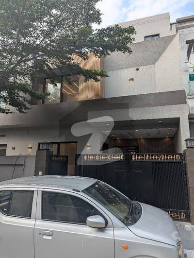 لیک سٹی ۔ سیکٹر ایم ۔ 5 لیک سٹی,رائیونڈ روڈ,لاہور میں 3 کمروں کا 10 مرلہ بالائی پورشن 80.0 ہزار میں کرایہ پر دستیاب ہے۔