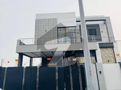 ڈی ایچ اے فیز 4 ڈیفنس (ڈی ایچ اے),لاہور میں 5 کمروں کا 10 مرلہ مکان 5.4 کروڑ میں برائے فروخت۔