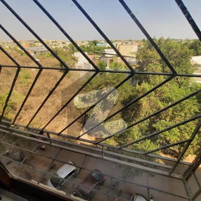 شہباز کمرشل ایریا ڈی ایچ اے فیز 6,ڈی ایچ اے ڈیفینس,کراچی میں 4 کمروں کا 9 مرلہ فلیٹ 90.0 ہزار میں کرایہ پر دستیاب ہے۔