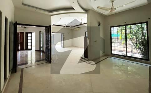 ڈی ایچ اے فیز 2 ڈیفنس (ڈی ایچ اے),لاہور میں 5 کمروں کا 1 کنال مکان 2.25 لاکھ میں کرایہ پر دستیاب ہے۔