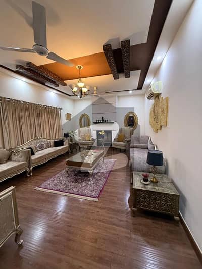 01 KANAL BEAUTIFUL HOUSE FOR SALE IN DHA PHASE 1 HOT LOCATION.