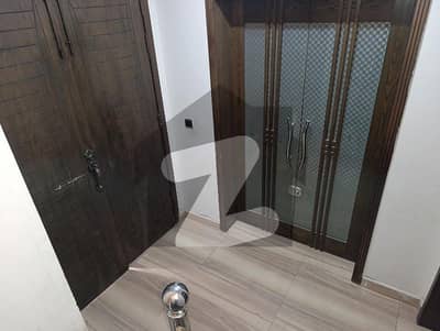 ڈی ایچ اے فیز 8 سابقہ ایئر ایوینیو ڈی ایچ اے فیز 8,ڈی ایچ اے ڈیفینس,لاہور میں 3 کمروں کا 13 مرلہ بالائی پورشن 85.0 ہزار میں کرایہ پر دستیاب ہے۔