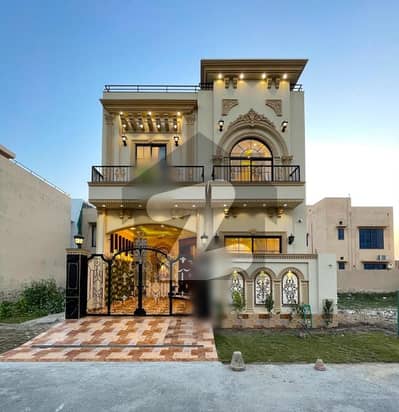 ڈی ایچ اے 9 ٹاؤن ڈیفنس (ڈی ایچ اے),لاہور میں 3 کمروں کا 5 مرلہ مکان 2.45 کروڑ میں برائے فروخت۔