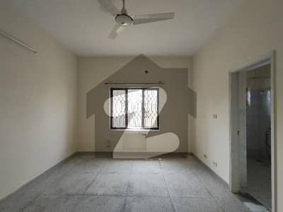 صدر کینٹ,لاہور میں 1 کنال گودام 1.3 لاکھ میں کرایہ پر دستیاب ہے۔