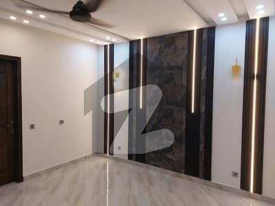 urgent for sale.  5 MARLA BRAND NEW LUXURY MODERN HOUSE AVAILABLE FOR SALE IN FORMANITES HOUSING SCHEME BLOCK-N LAHORE.